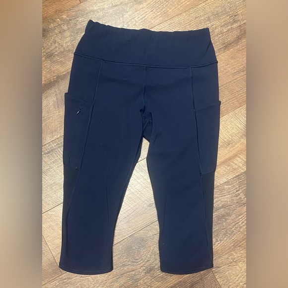 Athleta Capri Active Workout Leggings W/ Pockets And Mesh Detailing Size Medium - Picture 1 of 4
